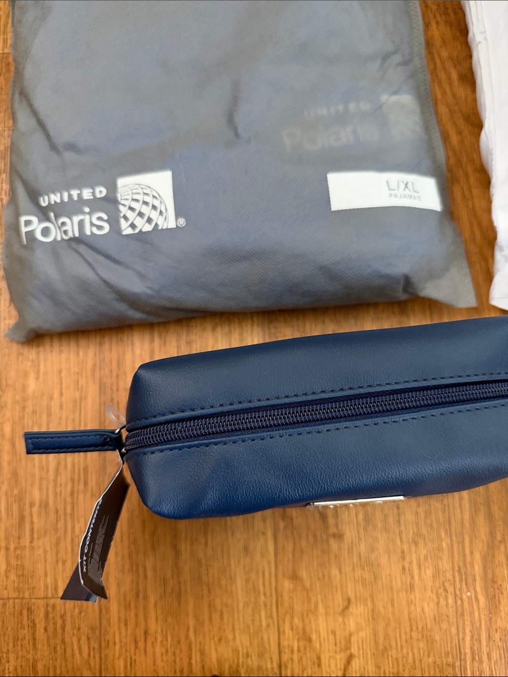 UNITED AIRLINES MEMORY FOAM GEL PILLOW POLARIS PAJAMAS SET SHIRT PANTS BUSINESS - Picture 5 of 6
